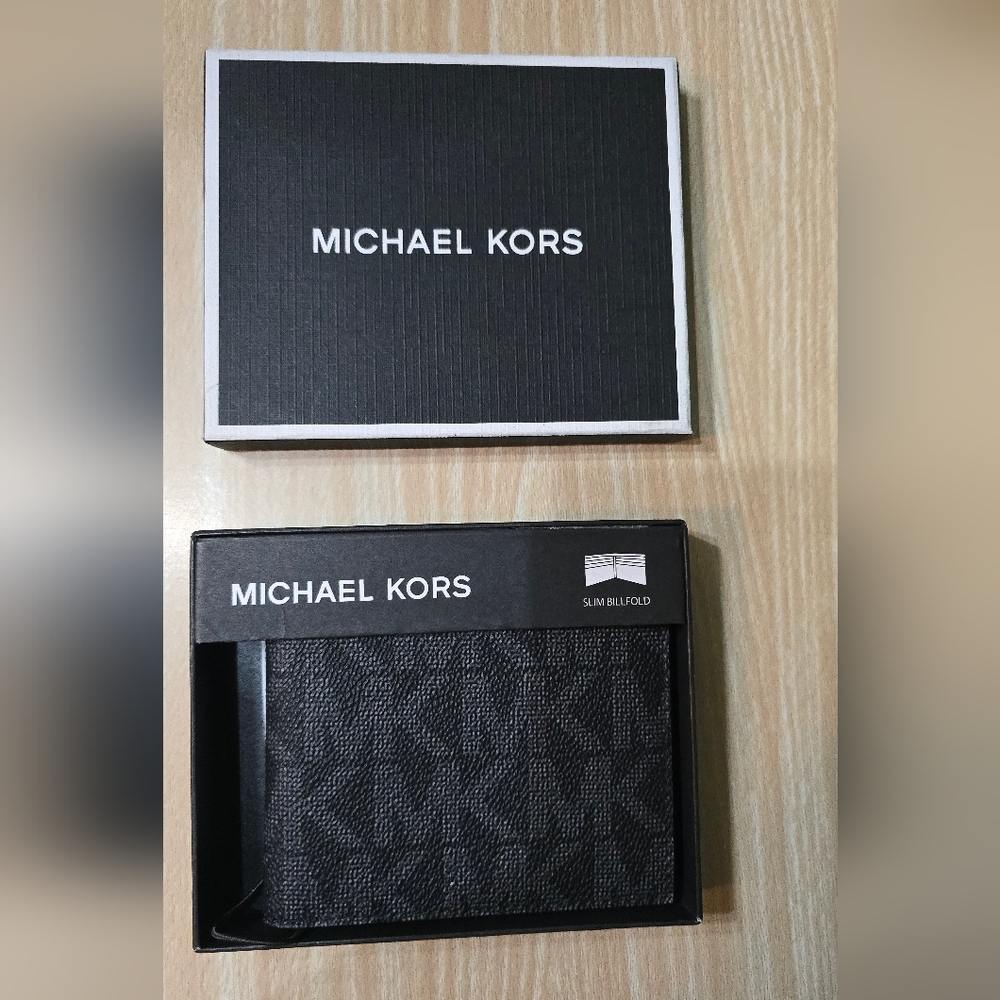 Michael Kors Men Jet Set Slim Billfold Wallet Logo MK color Black